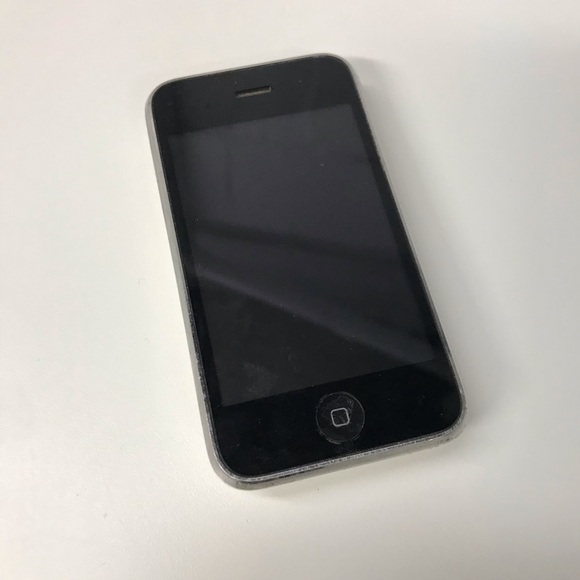 IPhone 1 - the very first iphone - Picture 1 of 11
